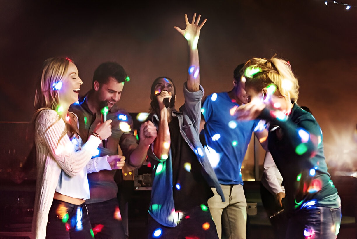 Tổ Chức Tiệc Sinh Nhật Tại Karaoke: Tại Sao Không?